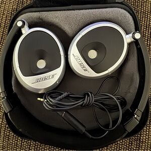 009 Bose Headphones | Bose Quietcomfort 15 Over Ear Headphones | Black/Silver